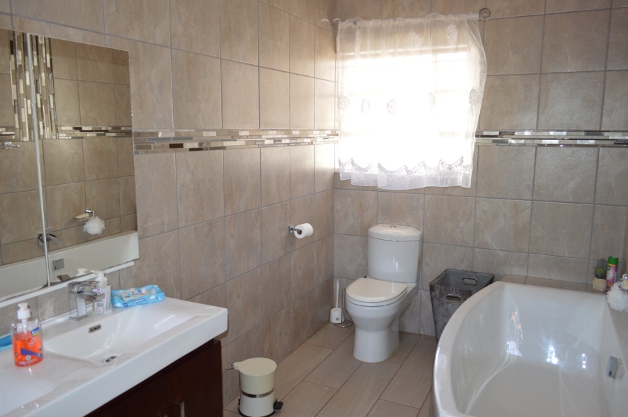 3 Bedroom Property for Sale in Flamwood North West